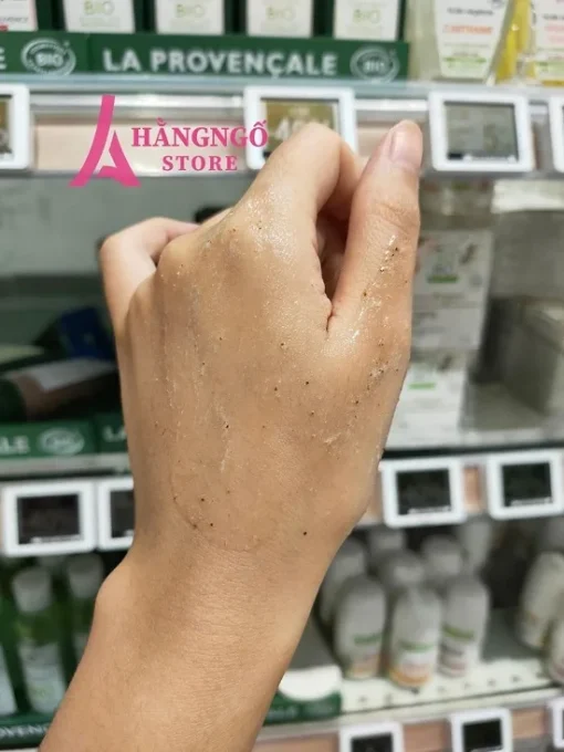 tay da chet mat la Provencale le Gommage de Pureté Nettoyant 3