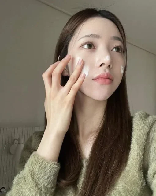 Kem chống nắng Bright Reveal Loreal 4
