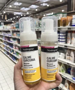 sua rua mat Neutrogena Curcuma Clear