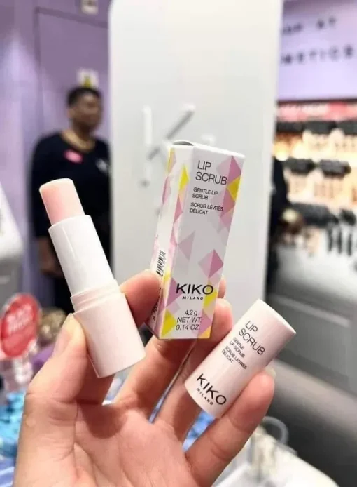 tay da chet moi Kiko Lip Scrub 1