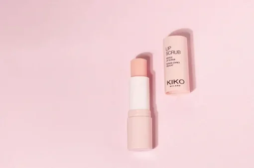 tay da chet moi Kiko Lip Scrub 3