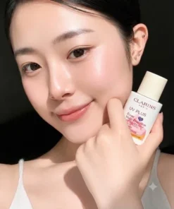 kem chong nang Clarins nang tong mau cu 2